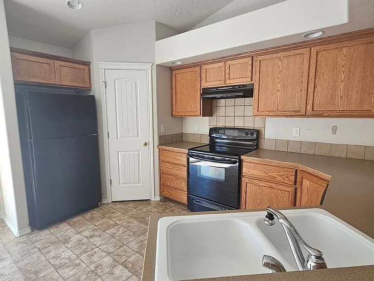 3714 N Buckstone Ave — Photo 2
