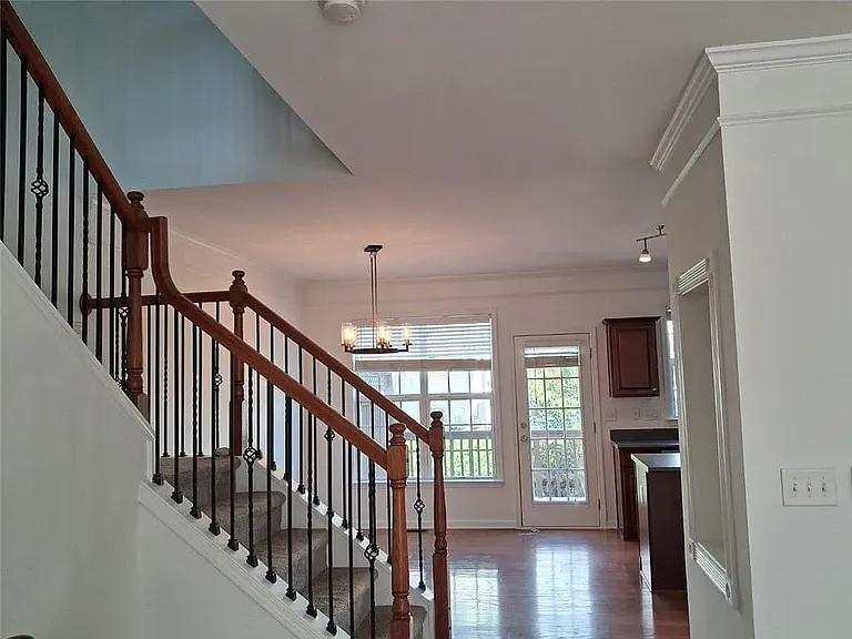 1377 Thornborough Dr — Photo 7