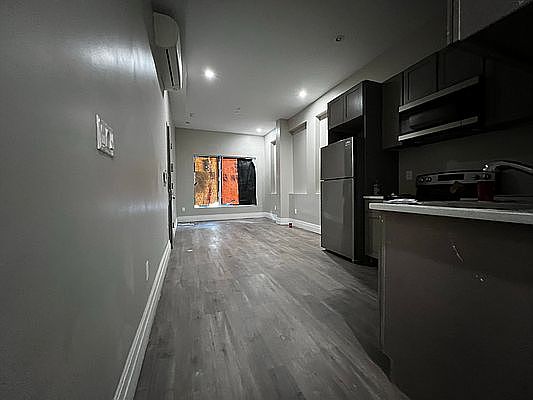5th image of 1070A Dekalb Ave #1