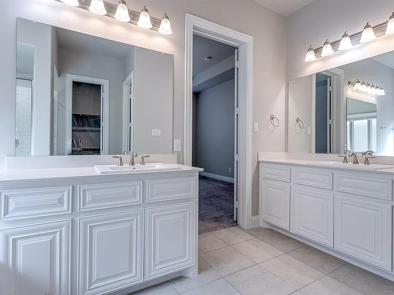 3323 Royal Ridge Dr — Photo 14