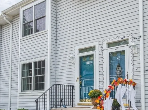 43 Village Dr, Hamburg Boro, NJ 07419