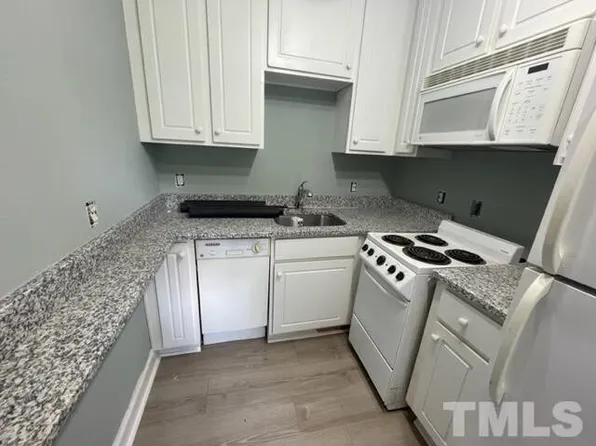 2 Shepherd Ln, Chapel Hill, NC