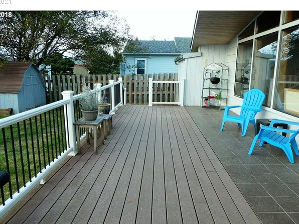 29738 Shore Pine Ln, Gold Beach, OR 97444