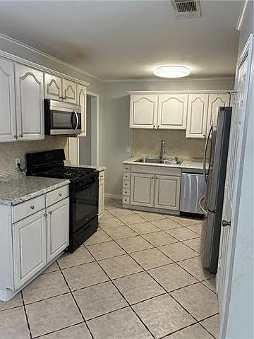 4 bed, 1.0 bath, 1250 sqft, $1,800 — Photo 3