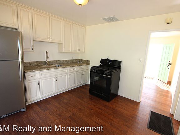 4th image of 2737 Vista Way