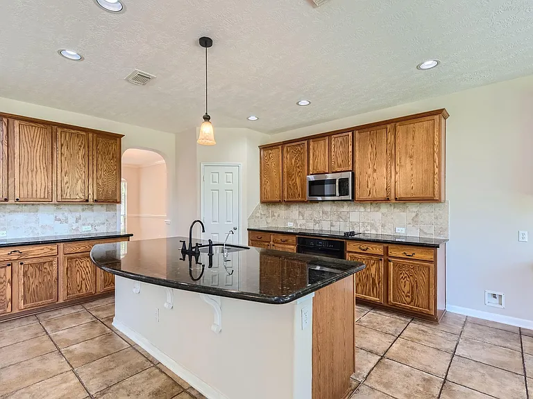 1907 Silver Brook Ln — Photo 7