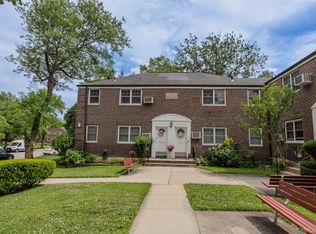 61-26 255th St, Little Neck, NY 11362
