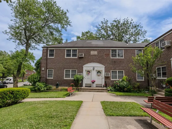 61-26 255th #upper, Little Neck, NY 11362