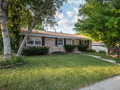 2002 Dixie Dr, Waukesha, WI, 53189