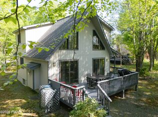 18 Highpoint Dr, Lake Ariel, PA 18436
