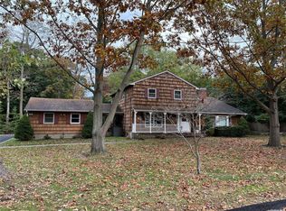 63 Briarcliff Rd, Shoreham, NY 11786