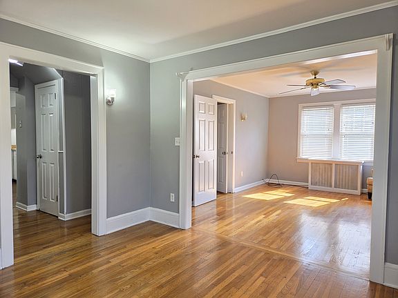 3rd image of 96 Valley Rd APT 2