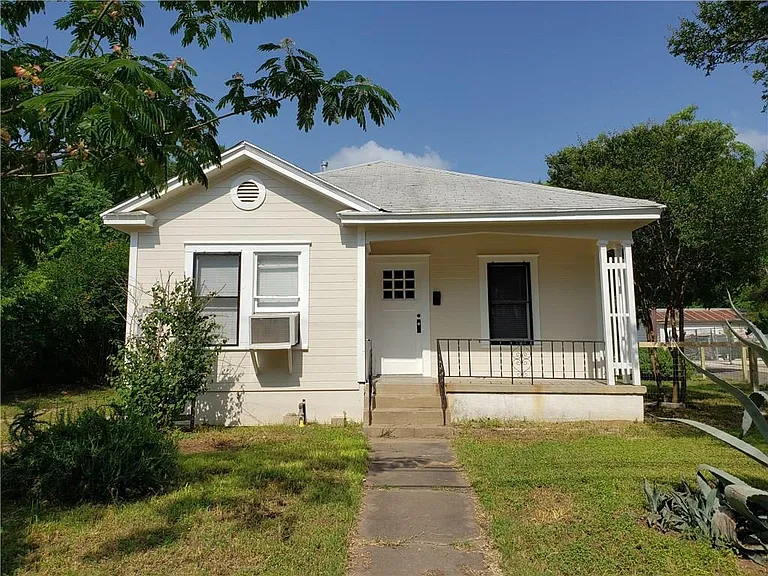 1405 Waller St — Photo 1