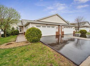 3075 Chisholm Ct N, Maplewood, MN 55109