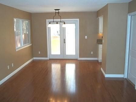 3rd image of 221 Lyons Ave