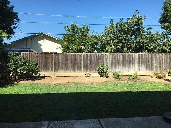 4th image of 1035 Sherman Oaks Dr