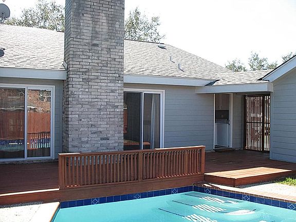 3rd image of 411 Hedgecroft Dr