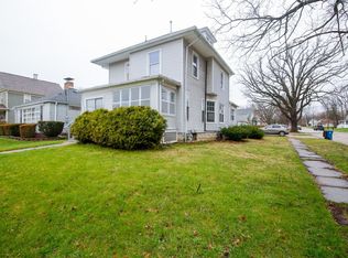 529 E McKenney St, Dixon, IL 61021