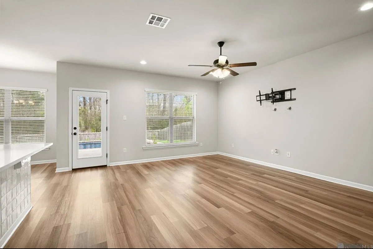 Building Photo - 18275 Terraceside Dr