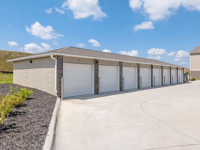 Kings Ridge Apartments — Photo 17