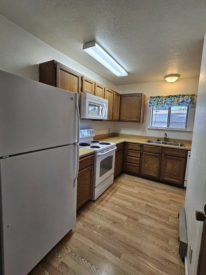 3 bed, 2.5 bath, $1,495 — Photo 2