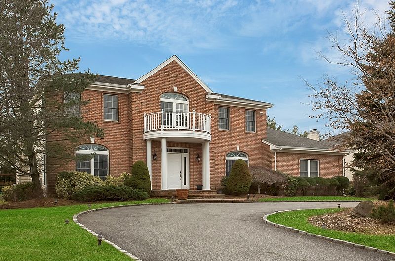 1st image of 38 Woodbury Farms Dr