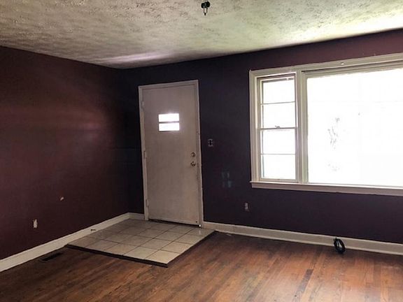 3rd image of 672 W Stone Dr