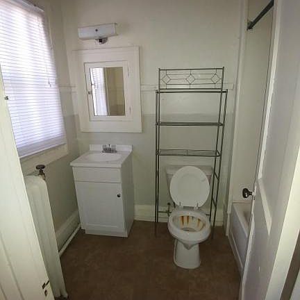 2nd image of 1533 N Eastern Ave APT 18