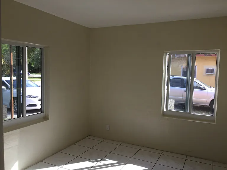 1308 NW 4th St — Photo 7