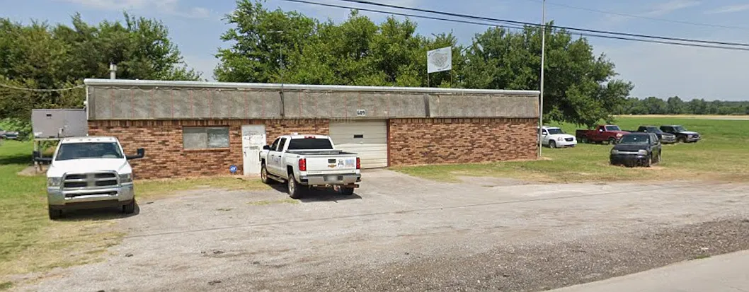 609 East Main Street-Ron's Garage - Ron's shop — Photo 1