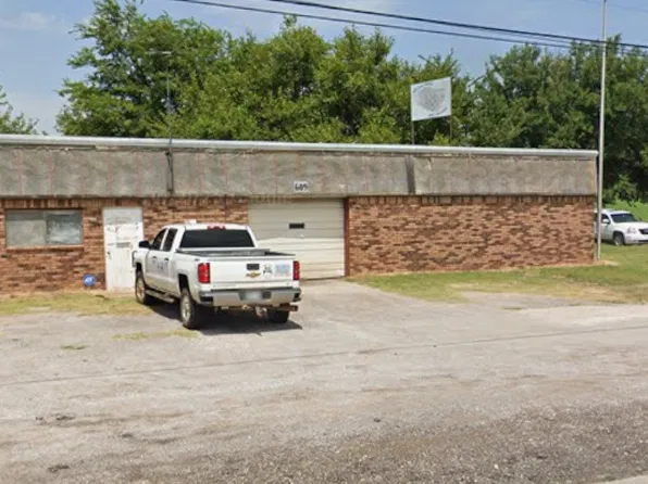 609 E Main St, Jones, OK 73049