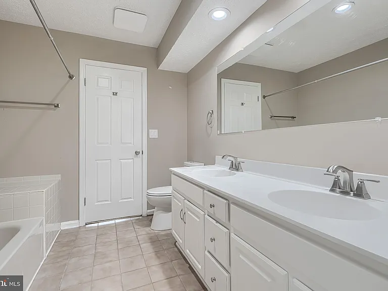 2332 Darby Ct — Photo 15