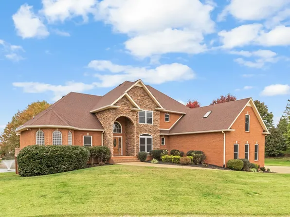 421 Treemont Dr, Clarksville, TN 37043