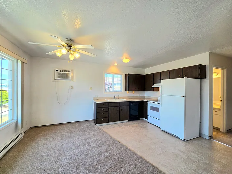 939 N Baker Ave — Photo 18