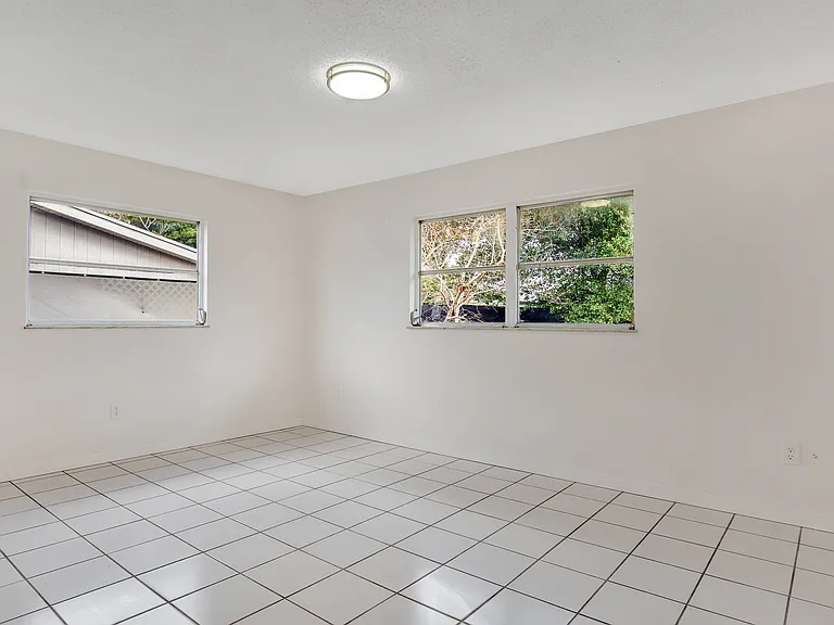 2459 Hope Ave — Photo 11