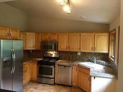3 bed, 2000 sqft, $2,350 — Photo 4