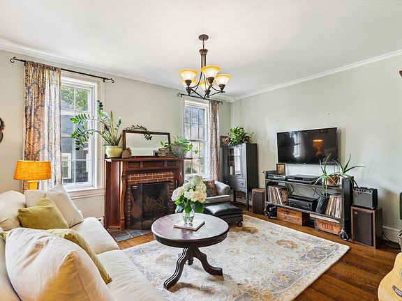 4th image of 31 W Plum St