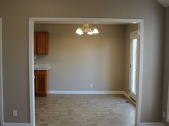 5th image of 4040 Challis Dr