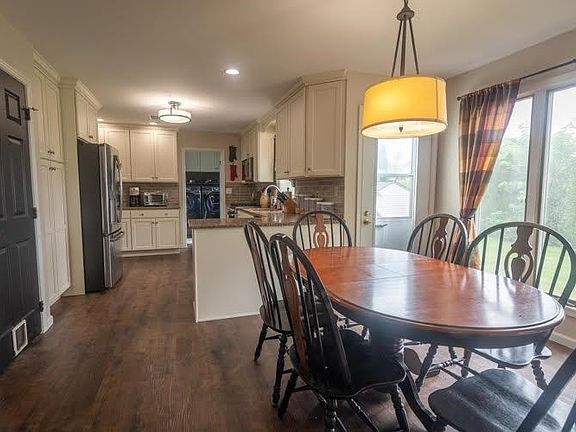 5th image of 184 Tewksbury Ct