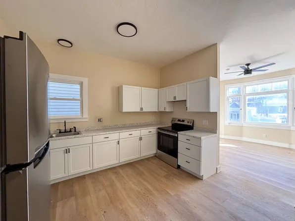 406 Central St #7, Franklin, NH 03235