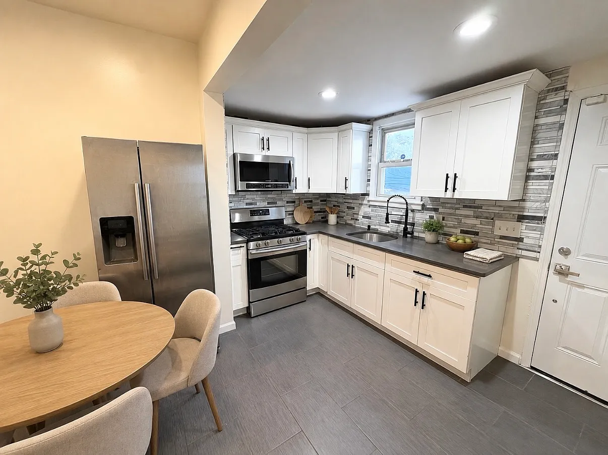 2 bed, 850 sqft, $2,800 — Photo 3