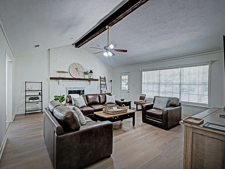 104 Bay Harbour Pl — Photo 14