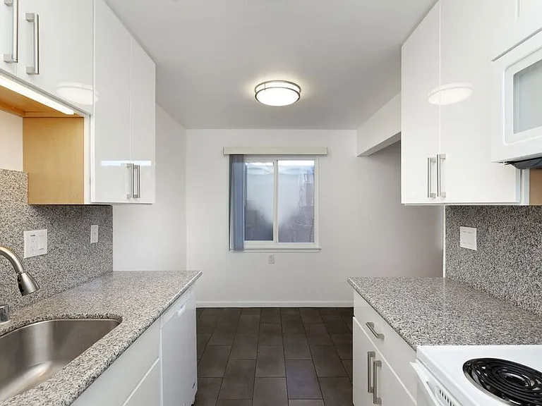 370 Staten Avenue — Photo 9