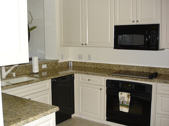 Kitchen w/ granite counters