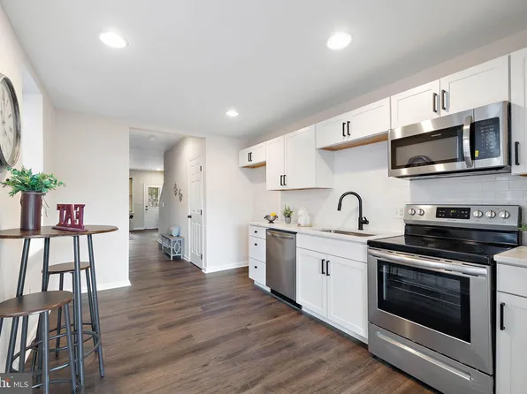 1206 Maple St, Wilmington, DE 19805