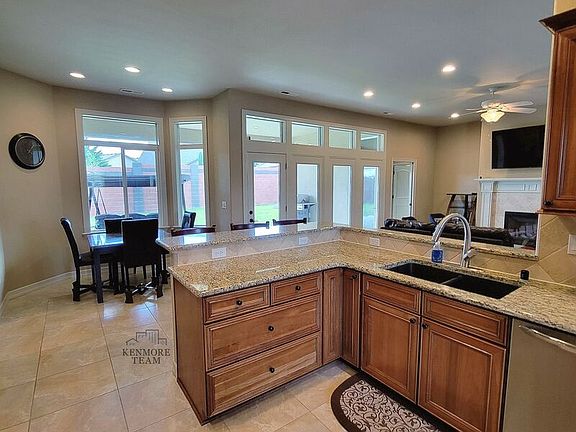 5th image of 439 Golden Dr