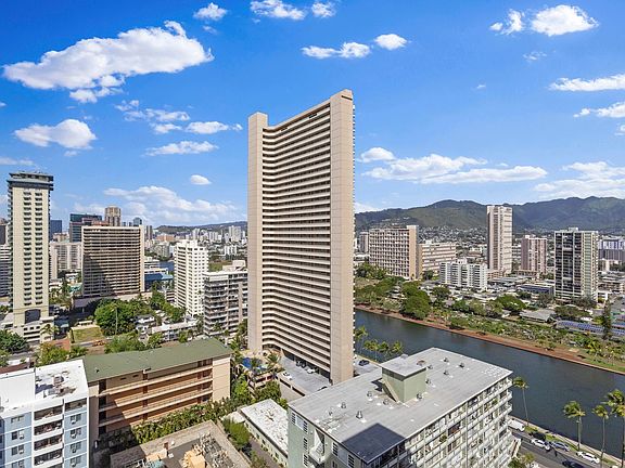 2nd image of 430 Lewers St #25E