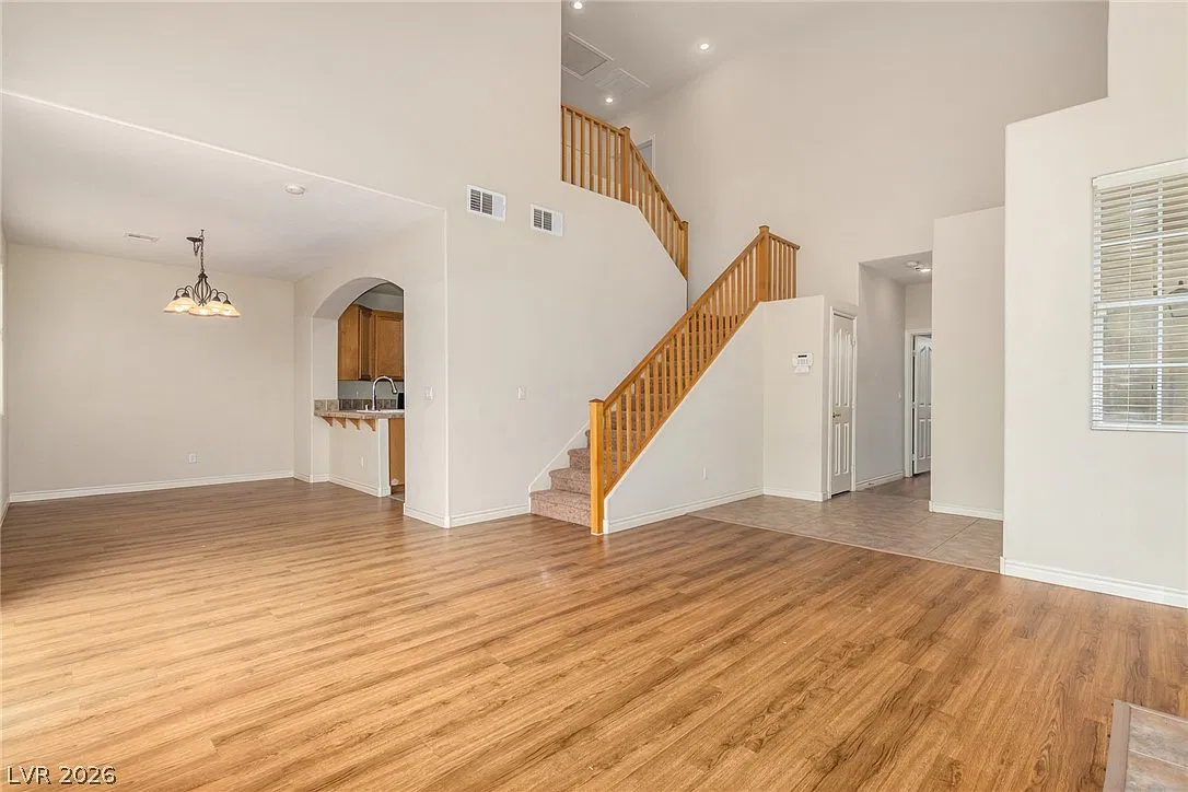 3 bed, 2.5 bath, 1732 sqft, $2,145 — Photo 3