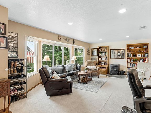 3rd image of 2530 Sandpiper Way