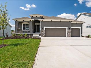3100 SW Arbortree Dr, Lees Summit, MO 64082